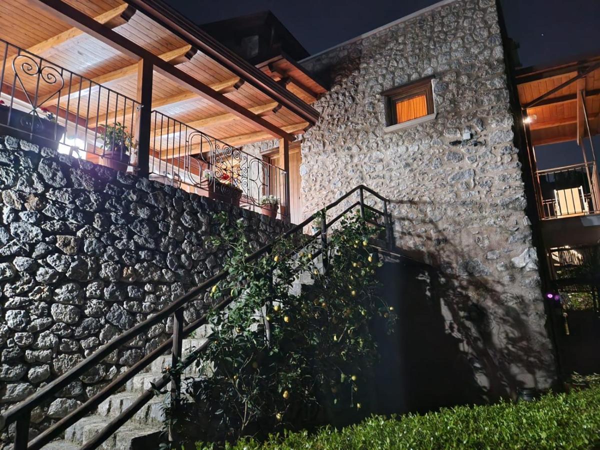 Agriturismo Orrido Di Pino Аджерола Екстериор снимка