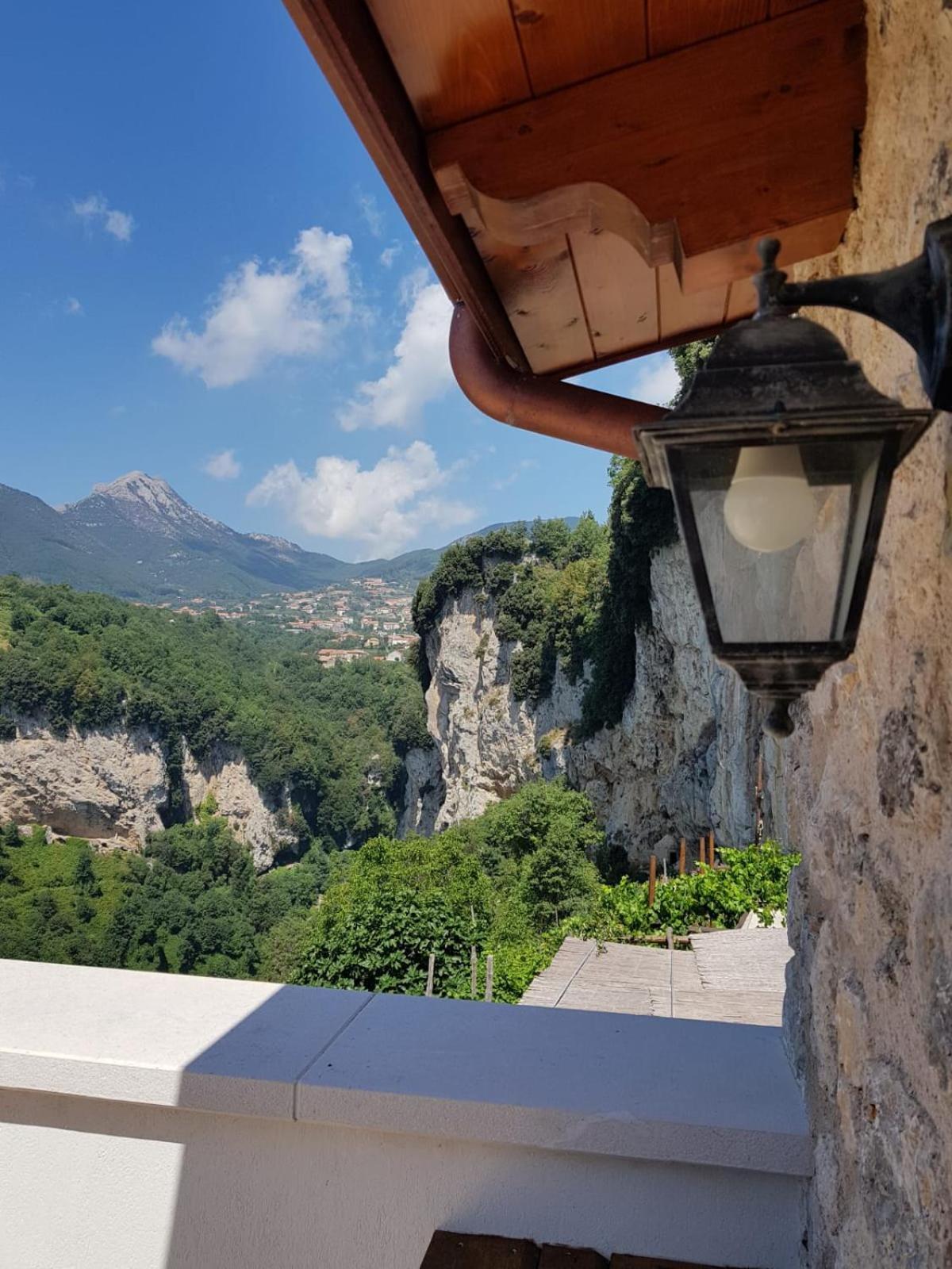 Agriturismo Orrido Di Pino Аджерола Екстериор снимка