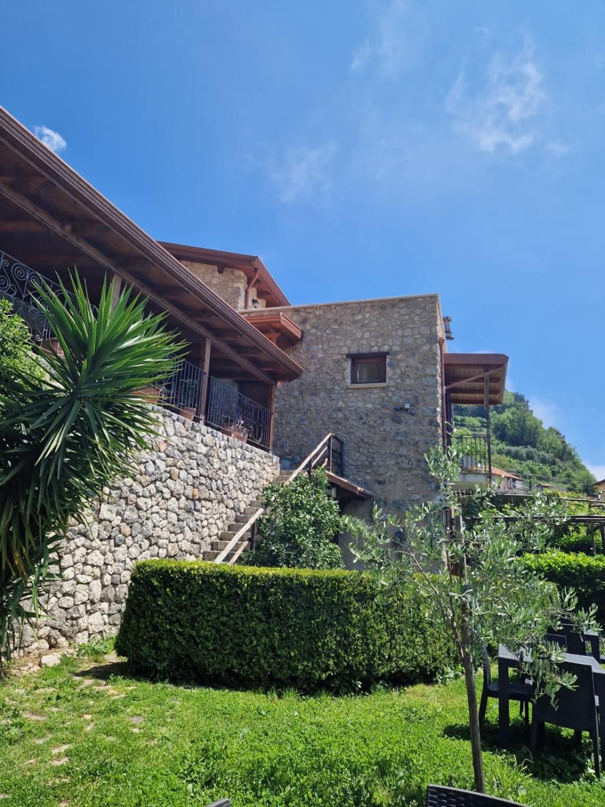 Agriturismo Orrido Di Pino Аджерола Екстериор снимка