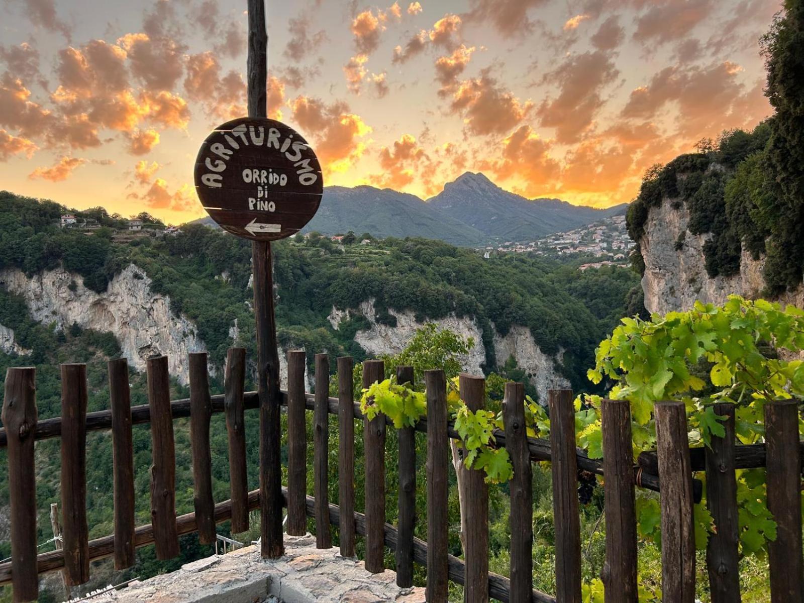 Agriturismo Orrido Di Pino Аджерола Екстериор снимка