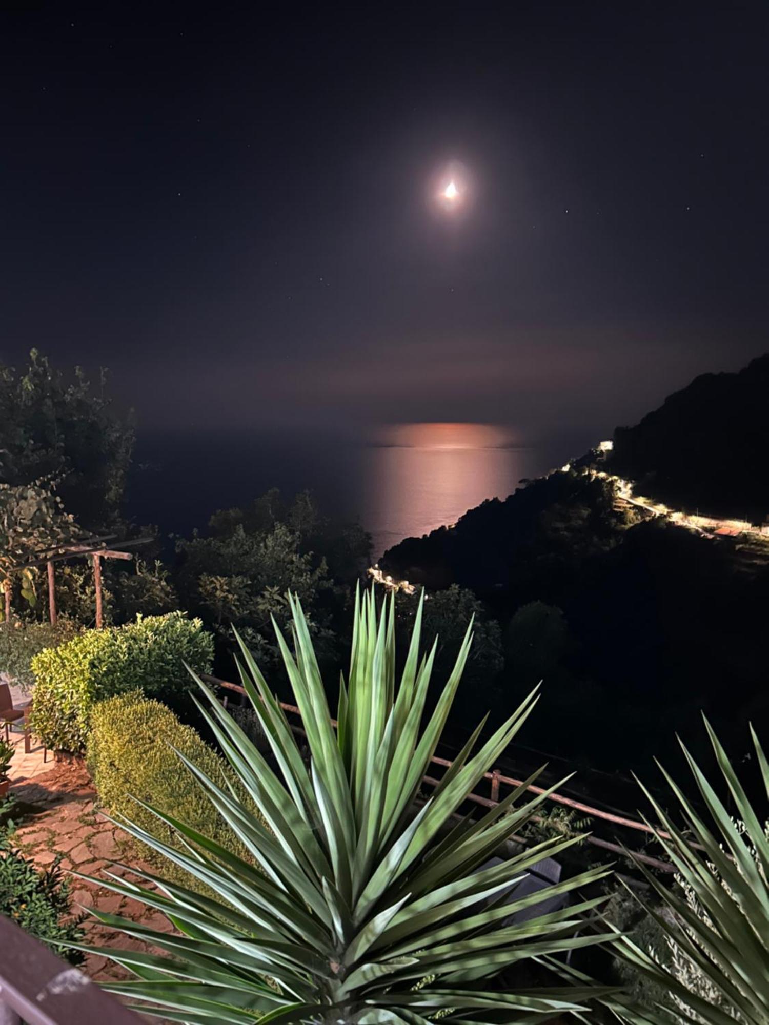 Agriturismo Orrido Di Pino Аджерола Екстериор снимка