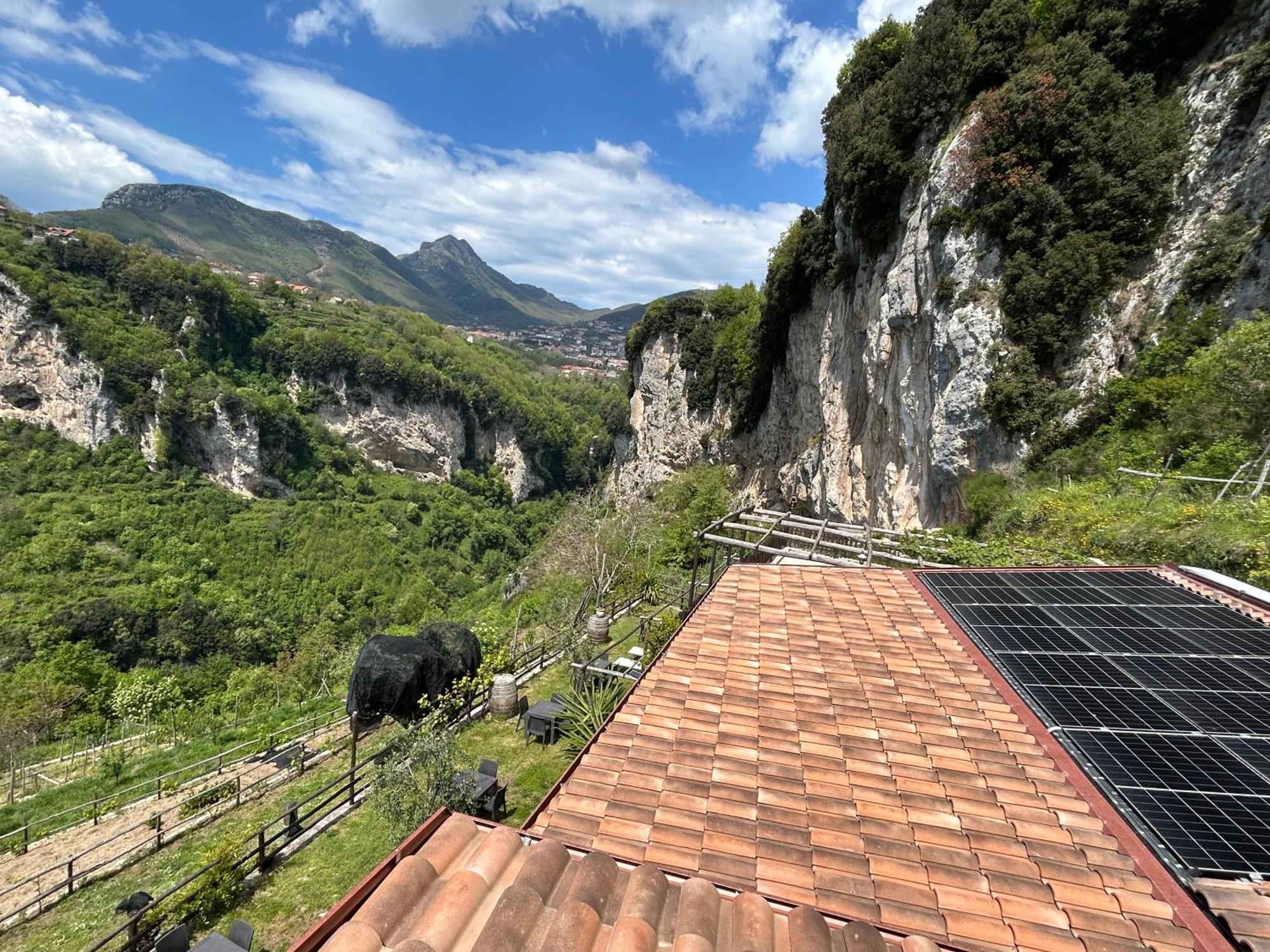 Agriturismo Orrido Di Pino Аджерола Екстериор снимка